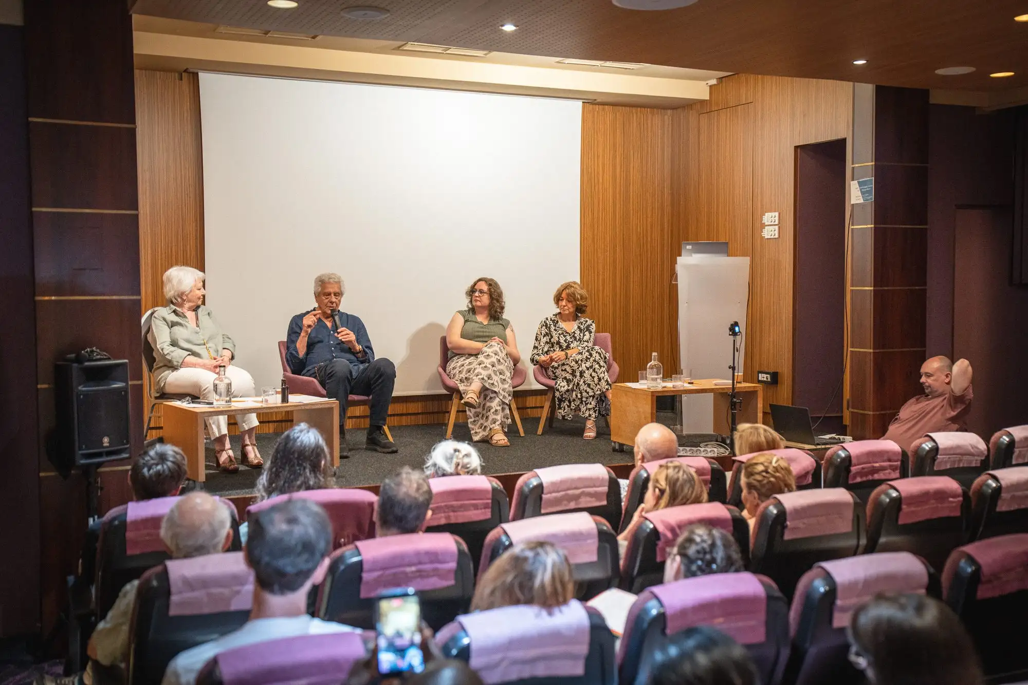 Table ronde du colloque devant l'auditoire